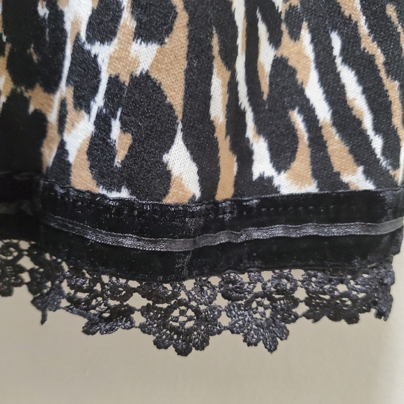 Rodeo Fox | Black & Cream Leopard Velvet - Picture 5 of 7